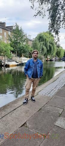 Hledám místo Smíchov, , 8.500Kč/měsíc/(osobu)