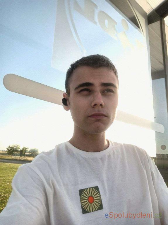 Hledám místo Smíchov, , 8.000Kč/měsíc/(osobu)